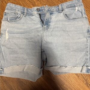 Denizen Levi’s mid rise shorts